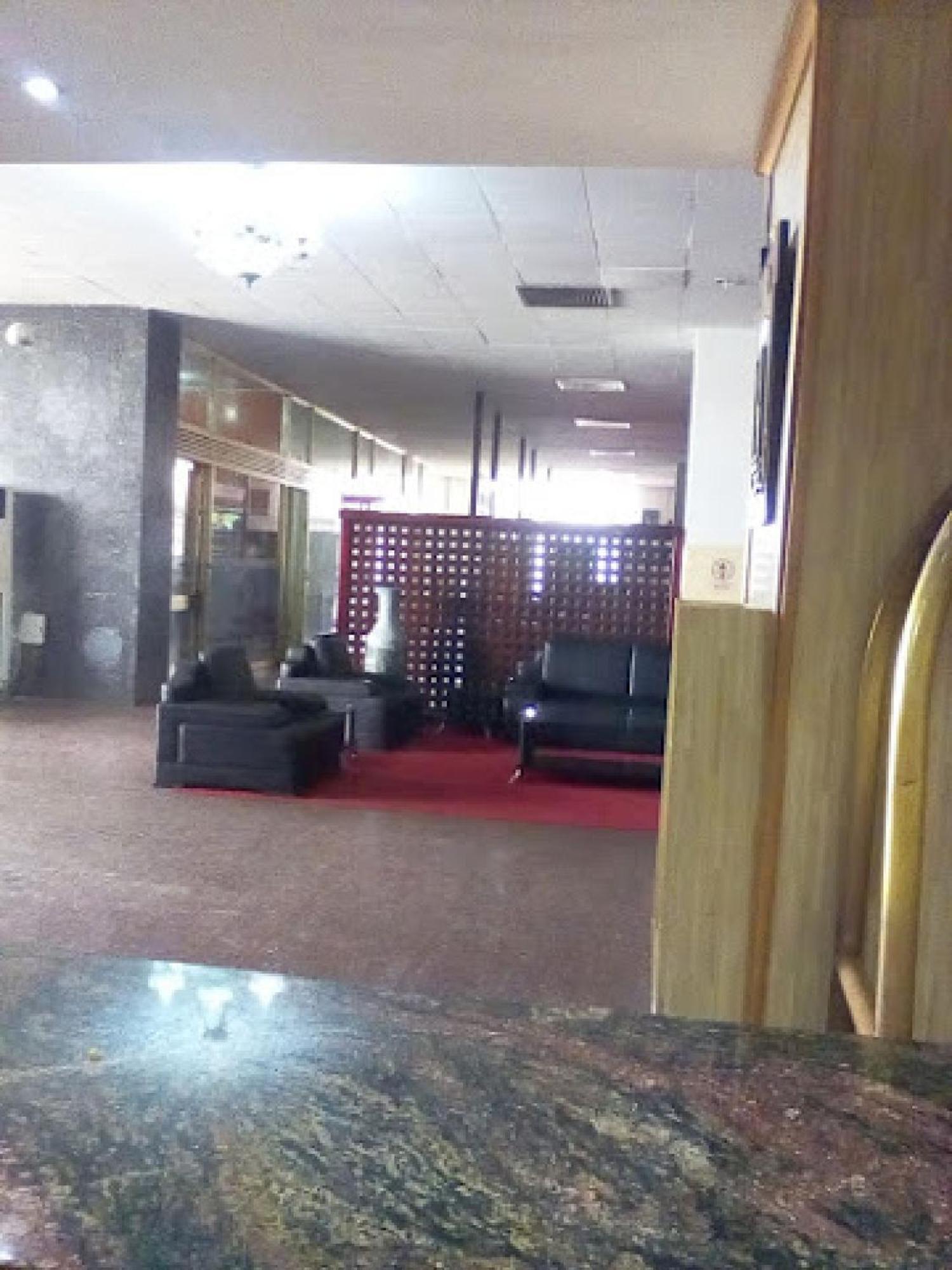 Room In Lodge - Premier Hotel-อิบาดัน ภายนอก รูปภาพ