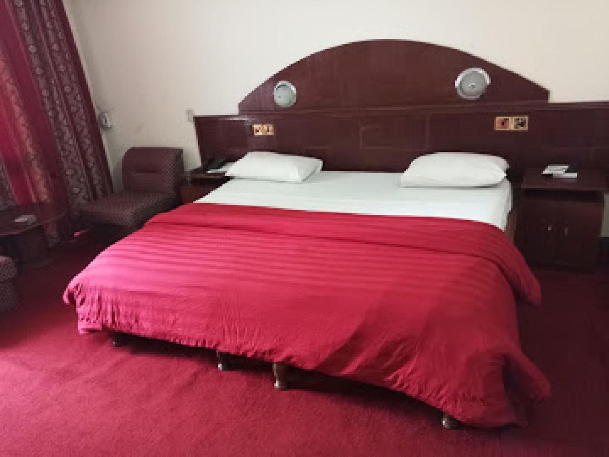 Room In Lodge - Premier Hotel-อิบาดัน ภายนอก รูปภาพ